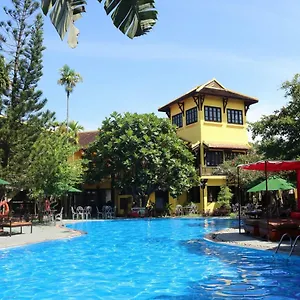 **** Resort Riverside & Vietnam